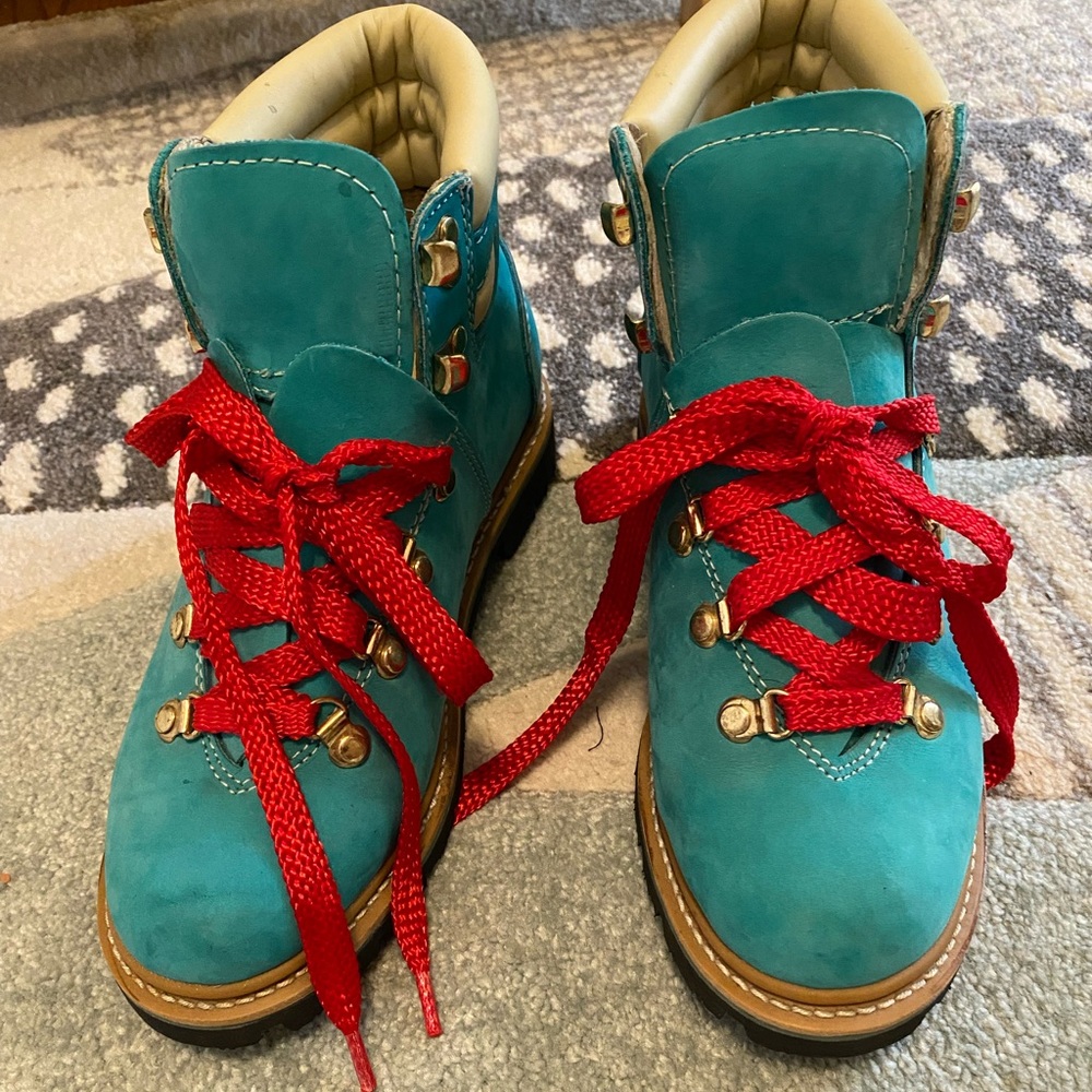 Vintage hiking boots turquoise size 8
